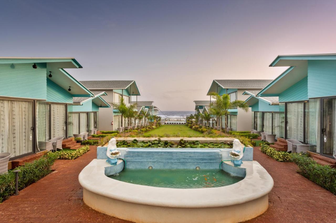 Tan-N-Sand Morjim Exterior foto
