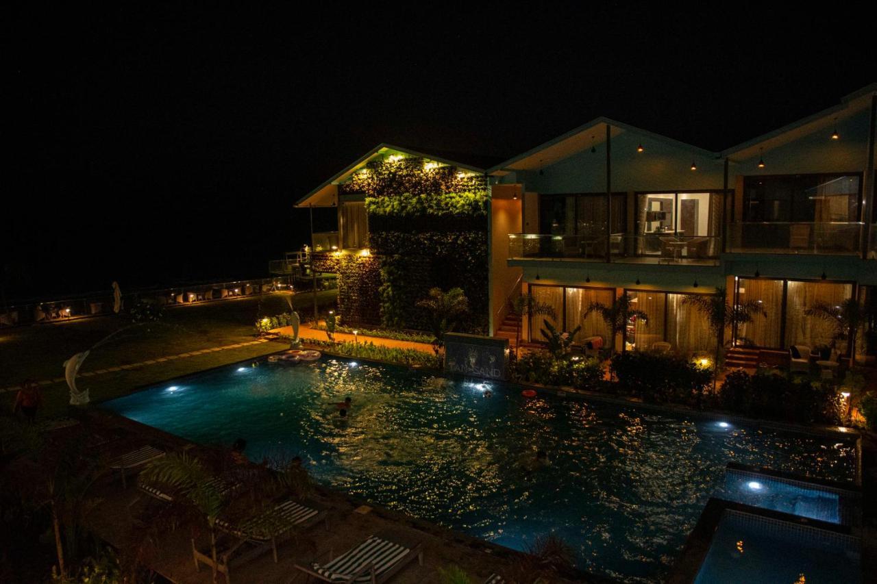 Tan-N-Sand Morjim Exterior foto